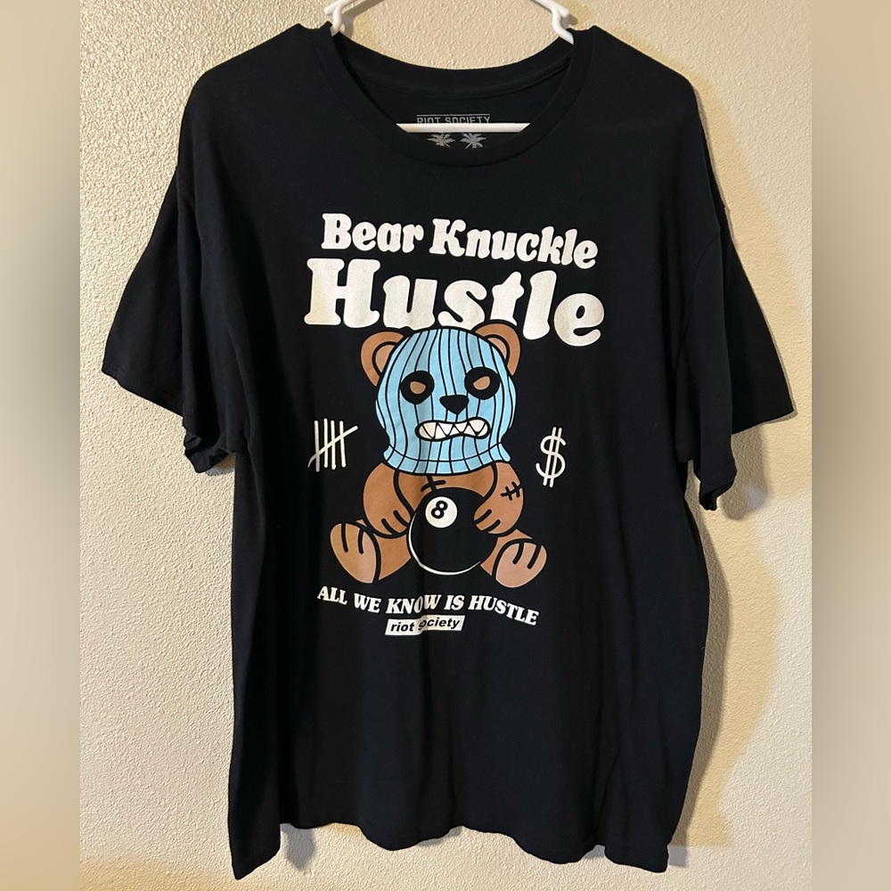 Men’s Riot Society Black Tee with Bear Graphic size Large